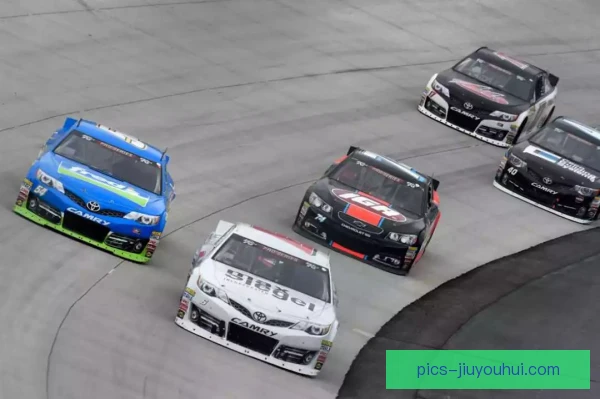 NASCAR赛道压力暴露,极限车手心态与体能决定成败 NASCAR赛道压力暴露,极限车手心态与体能决定成败